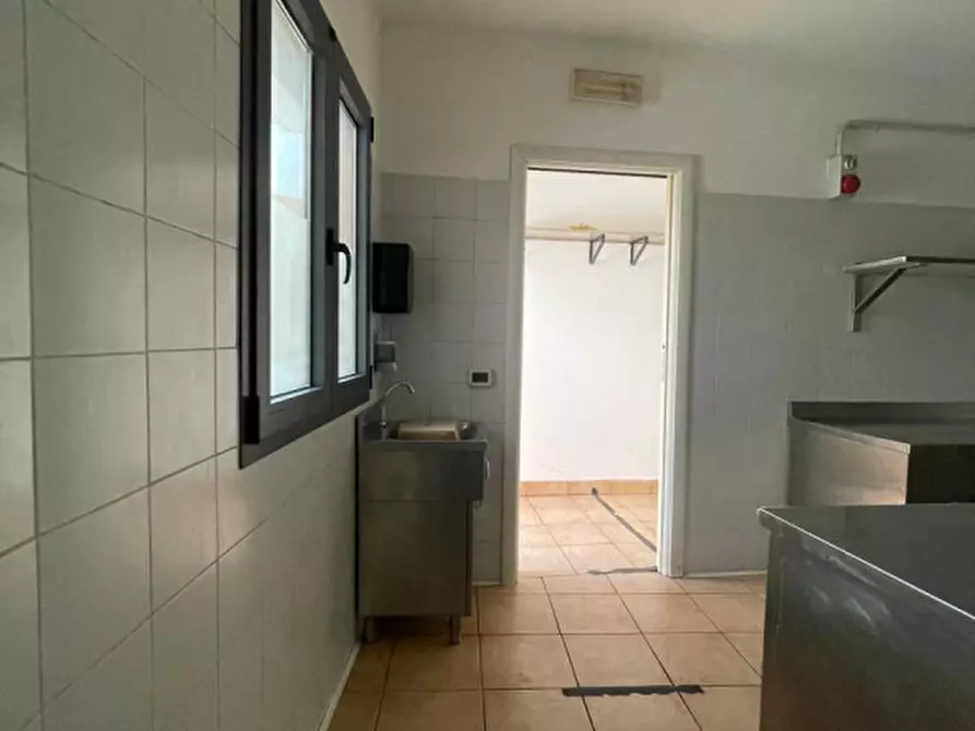 Immagine 8 di Negozio in affitto  in Viale delle Terme a Abano Terme