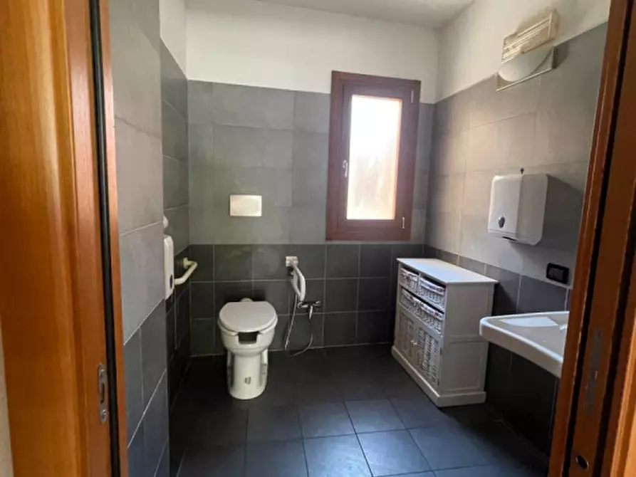 Immagine 11 di Negozio in affitto  in Viale delle Terme a Abano Terme