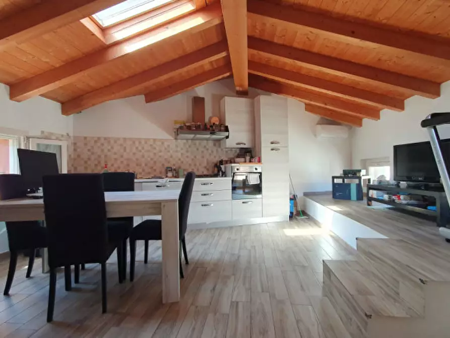 Immagine 1 di Appartamento in vendita  in Via Volturno a Mirandola