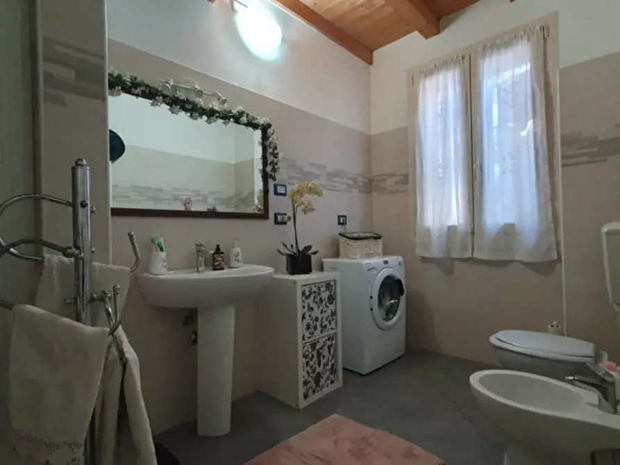 Immagine 7 di Appartamento in vendita  in Via Volturno a Mirandola