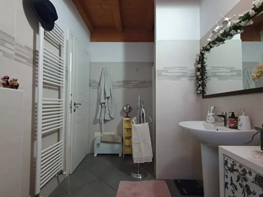 Immagine 8 di Appartamento in vendita  in Via Volturno a Mirandola