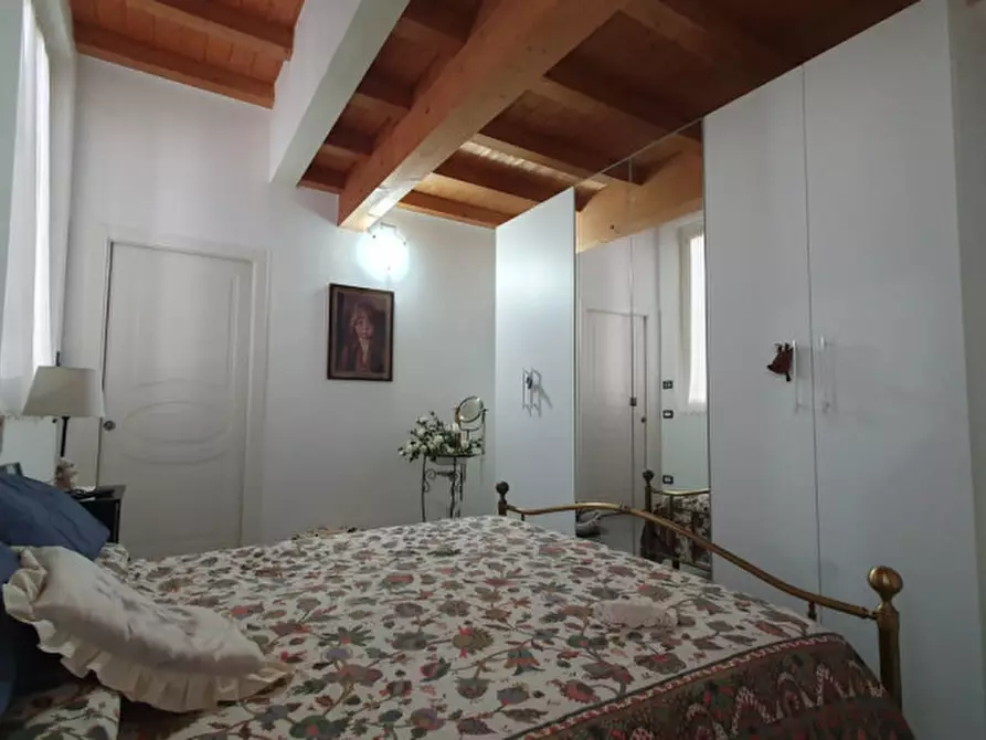 Immagine 13 di Appartamento in vendita  in Via Volturno a Mirandola