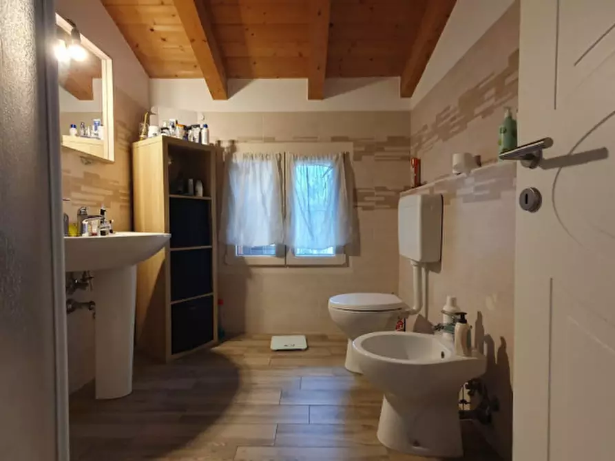 Immagine 17 di Appartamento in vendita  in Via Volturno a Mirandola