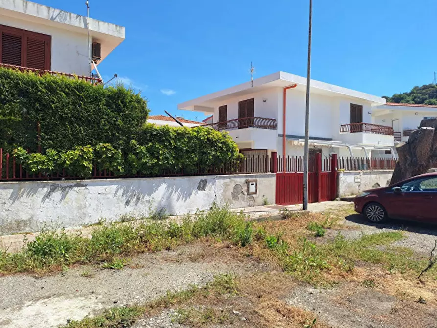 Immagine 3 di Villa in vendita  in Traversa I di Via Cucinotti, 98040 Rometta Marea ME, Italia a Rometta