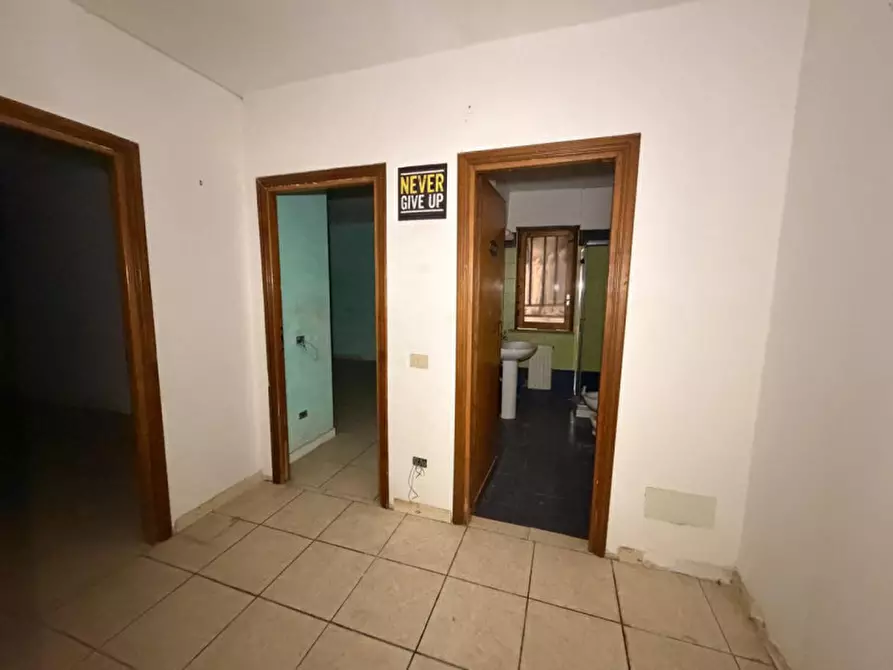 Immagine 11 di Ufficio in vendita  in Via Francesco Tovaglieri, 387, 00155 Roma RM, Italia a Roma