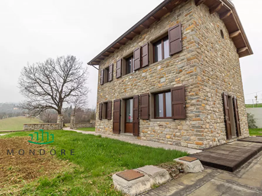 Immagine 1 di Villa in vendita  in Via Nazionale a Pianoro