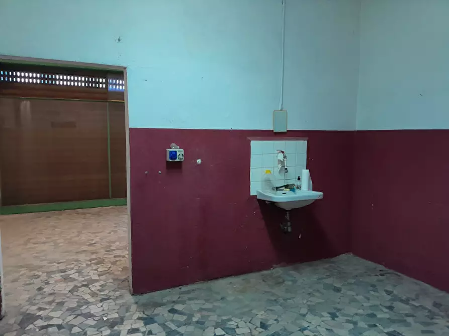 Immagine 4 di Negozio in vendita  in Via Duca d'Aosta a Venezia