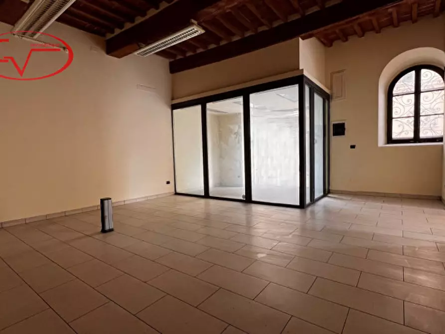 Immagine 1 di Negozio in affitto  in via ammiraglio burzagli a Montevarchi