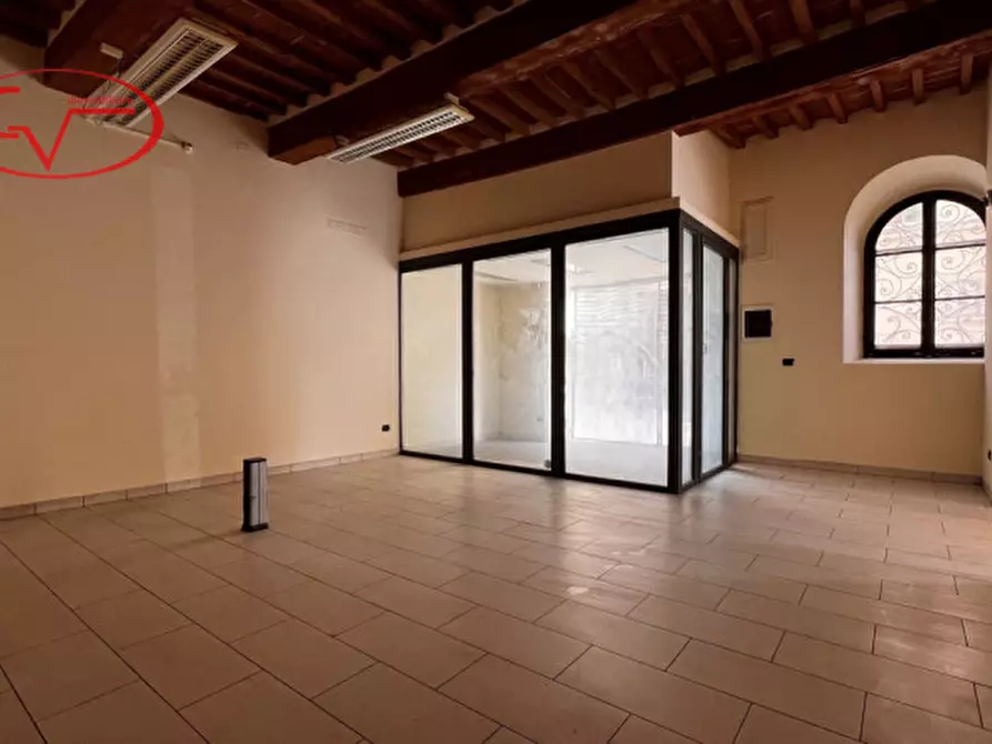 Immagine 4 di Negozio in affitto  in via ammiraglio burzagli a Montevarchi