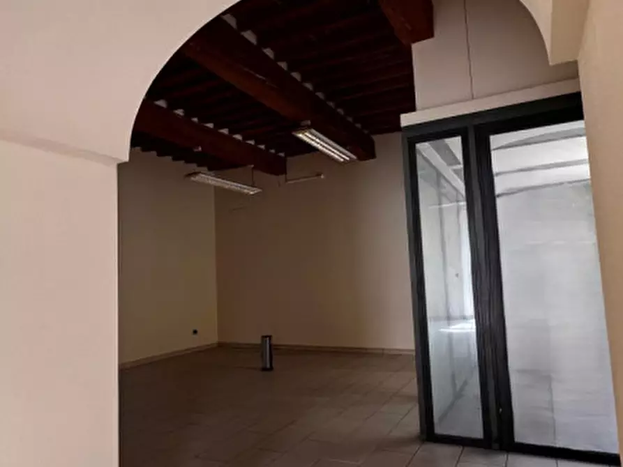 Immagine 10 di Negozio in affitto  in via ammiraglio burzagli a Montevarchi