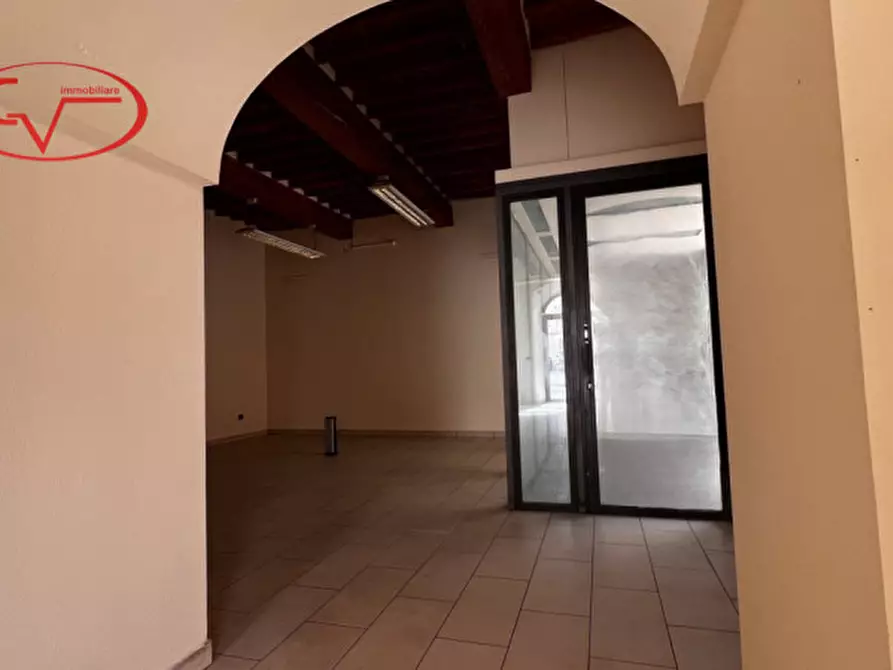 Immagine 11 di Negozio in affitto  in via ammiraglio burzagli a Montevarchi