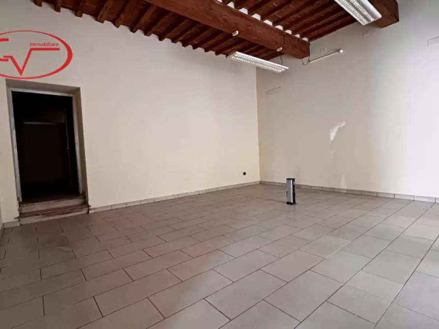 Immagine 12 di Negozio in affitto  in via ammiraglio burzagli a Montevarchi