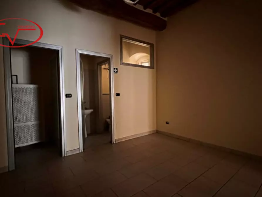 Immagine 14 di Negozio in affitto  in via ammiraglio burzagli a Montevarchi
