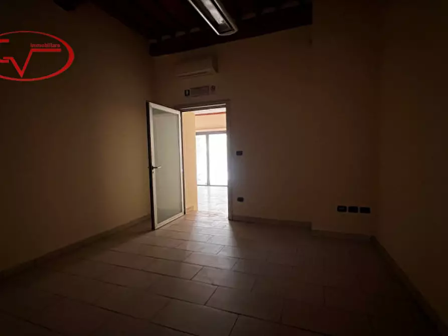 Immagine 15 di Negozio in affitto  in via ammiraglio burzagli a Montevarchi