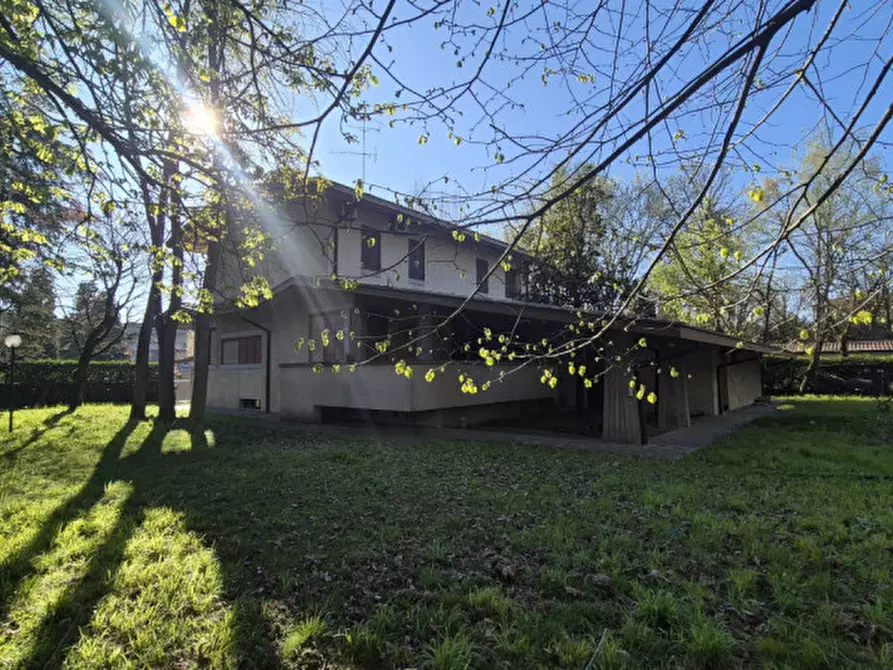 Immagine 1 di Villa in affitto  in VIA VIGNA VERDE 26 a Modena