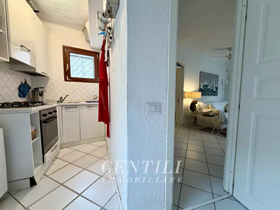 Immagine 21 di Appartamento in vendita  a Arzachena