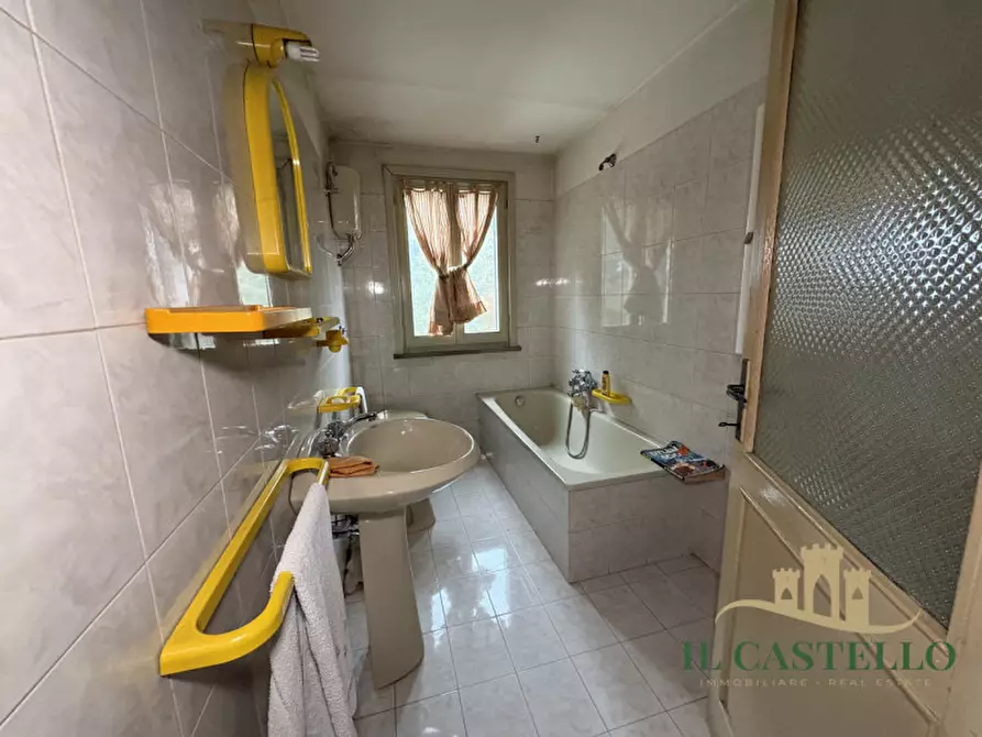 Immagine 26 di Rustico / casale in vendita  in Strada provinciale di Petrignano del Lago a Castiglione Del Lago