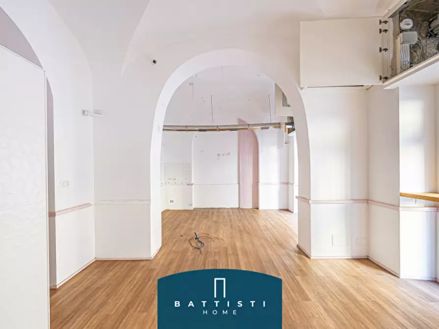 Immagine 7 di Negozio in affitto  in Via Giuseppe Gioachino Belli a Roma