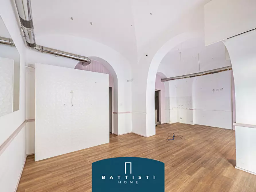 Immagine 9 di Negozio in affitto  in Via Giuseppe Gioachino Belli a Roma