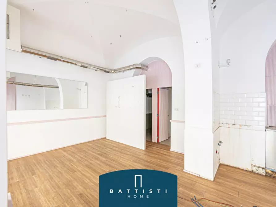 Immagine 13 di Negozio in affitto  in Via Giuseppe Gioachino Belli a Roma
