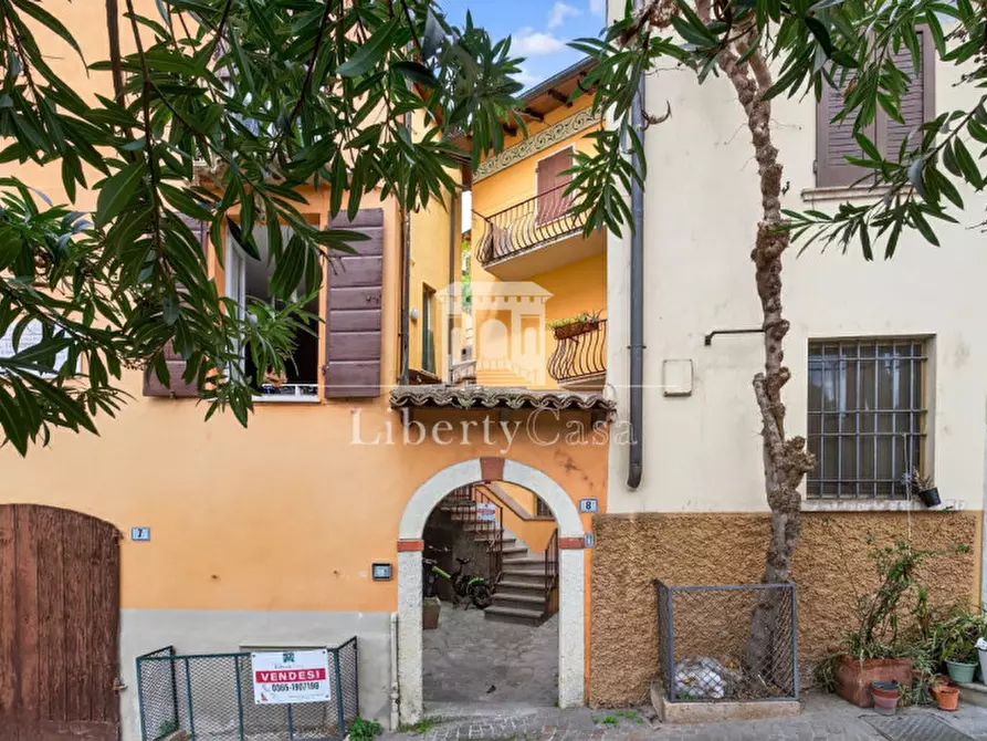 Immagine 1 di Villetta a schiera in vendita  in Via Largo Landi a Gardone Riviera