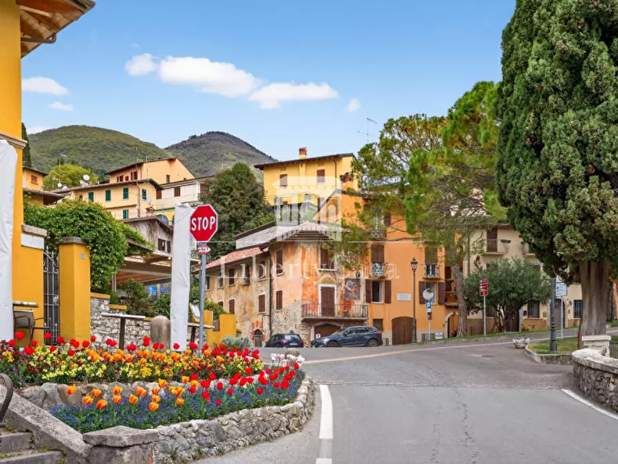 Immagine 2 di Villetta a schiera in vendita  in Via Largo Landi a Gardone Riviera