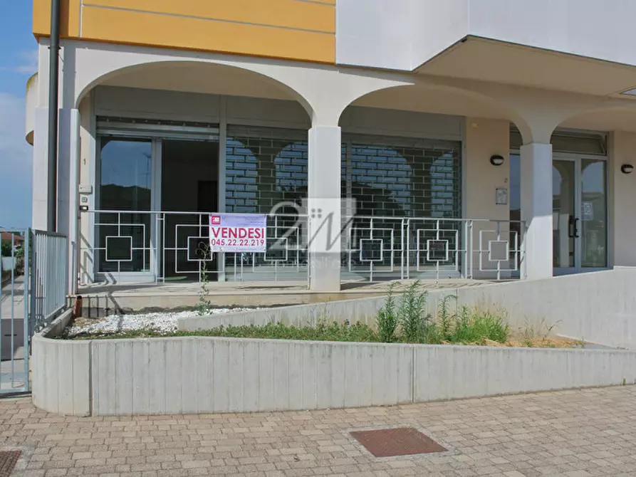Immagine 2 di Negozio in affitto  in Via IX Maggio a Nogarole Rocca