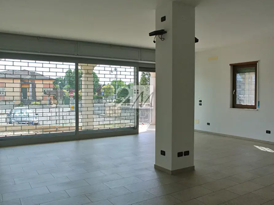 Immagine 6 di Negozio in affitto  in Via IX Maggio a Nogarole Rocca