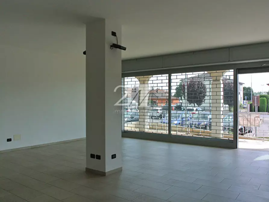 Immagine 7 di Negozio in affitto  in Via IX Maggio a Nogarole Rocca