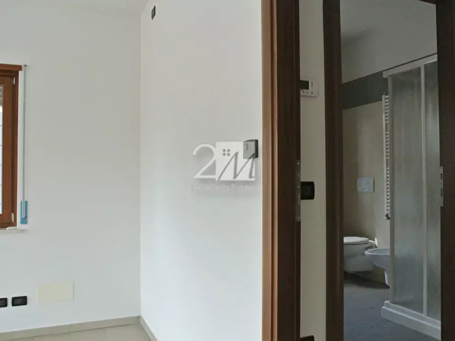 Immagine 10 di Negozio in affitto  in Via IX Maggio a Nogarole Rocca