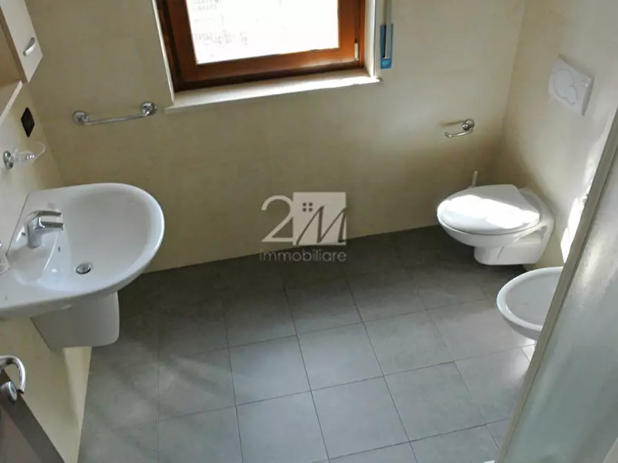 Immagine 12 di Negozio in affitto  in Via IX Maggio a Nogarole Rocca