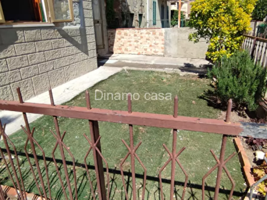 Immagine 12 di Casa indipendente in vendita  in Via del Borrino a Prato