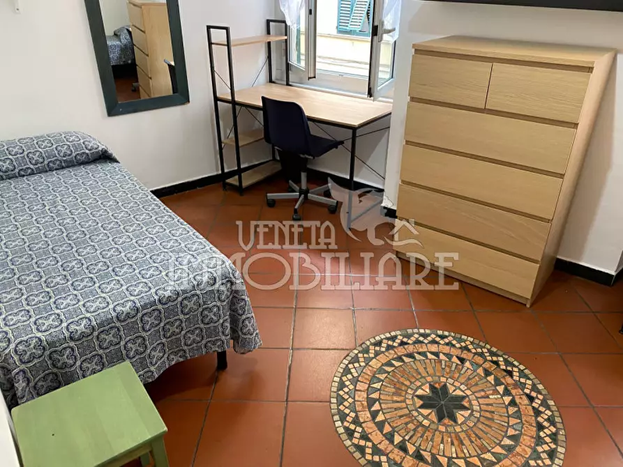 Immagine 4 di Appartamento in vendita  in via balbi a Genova