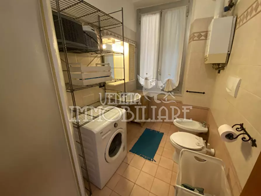 Immagine 13 di Appartamento in vendita  in via balbi a Genova