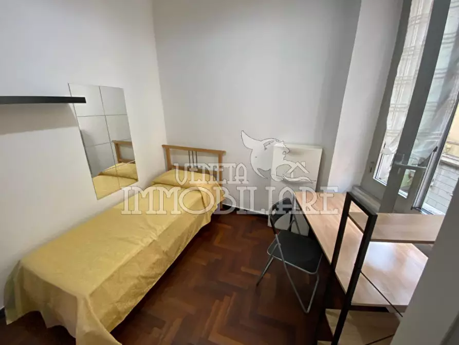 Immagine 16 di Appartamento in vendita  in via balbi a Genova