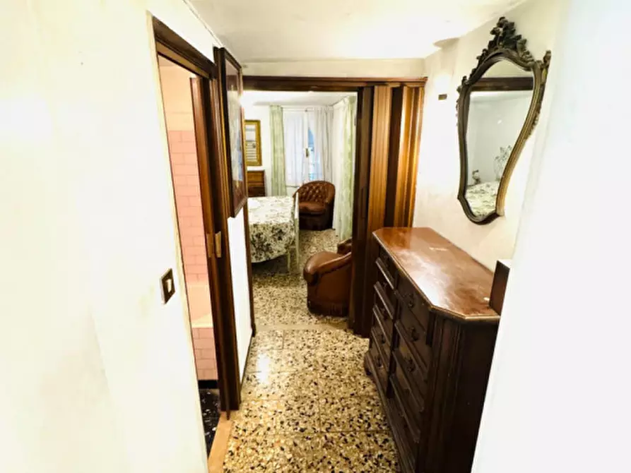 Immagine 13 di Appartamento in vendita  in venezia santa croce a Venezia