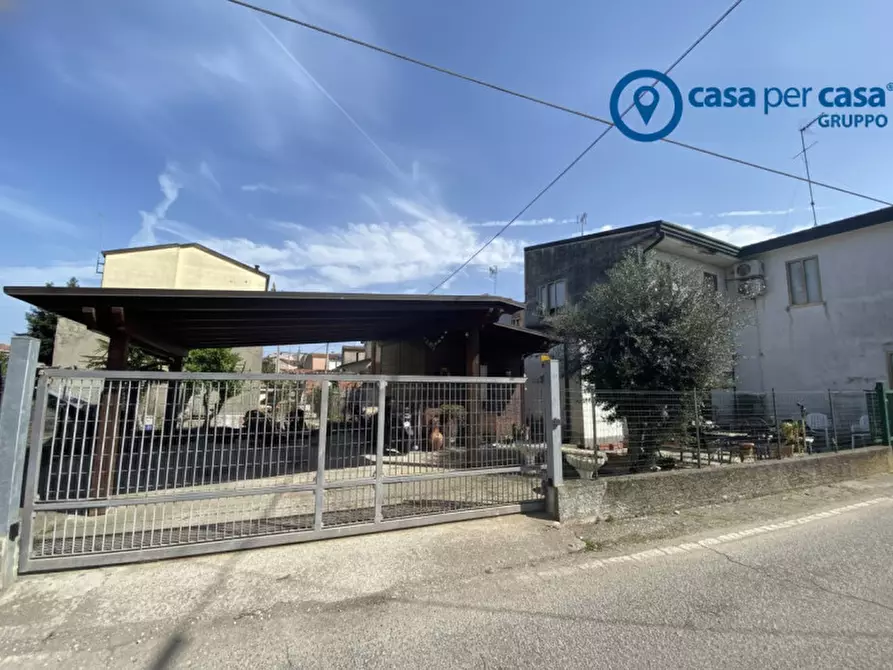 Immagine 2 di Casa bifamiliare in vendita  in Via Ugo Foscolo a Porto Viro
