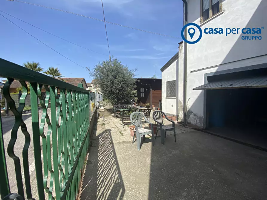 Immagine 4 di Casa bifamiliare in vendita  in Via Ugo Foscolo a Porto Viro