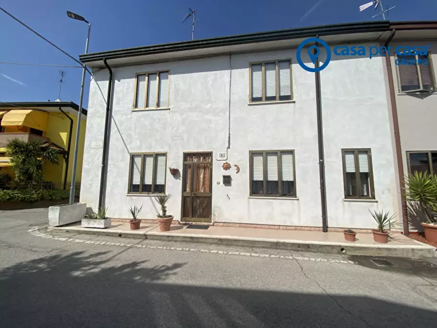 Immagine 7 di Casa bifamiliare in vendita  in Via Ugo Foscolo a Porto Viro