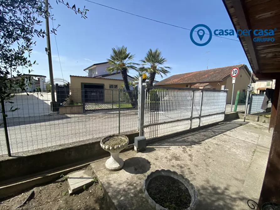 Immagine 41 di Casa bifamiliare in vendita  in Via Ugo Foscolo a Porto Viro