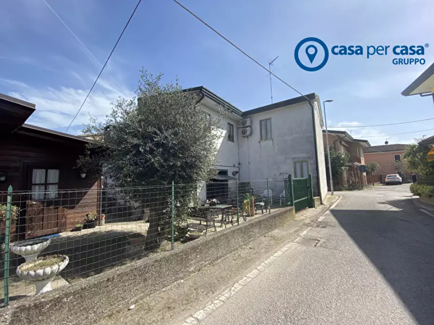 Immagine 42 di Casa bifamiliare in vendita  in Via Ugo Foscolo a Porto Viro