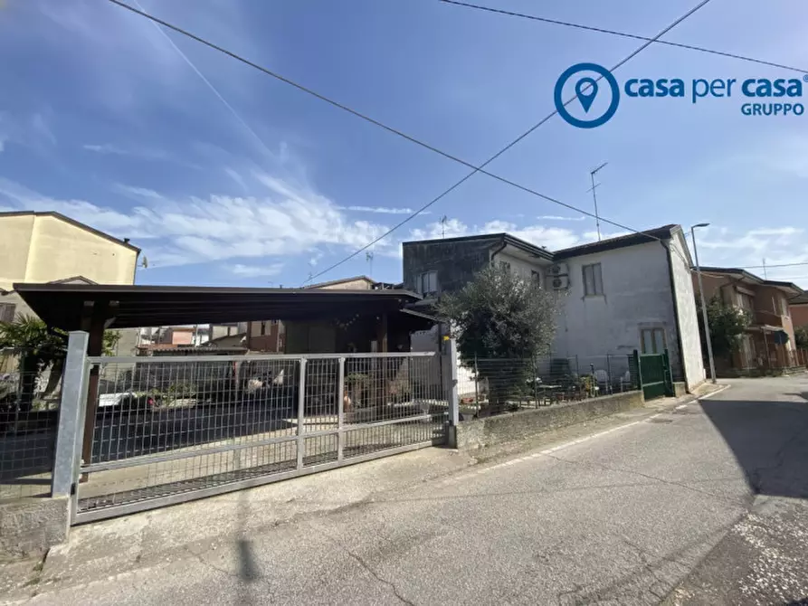 Immagine 46 di Casa bifamiliare in vendita  in Via Ugo Foscolo a Porto Viro