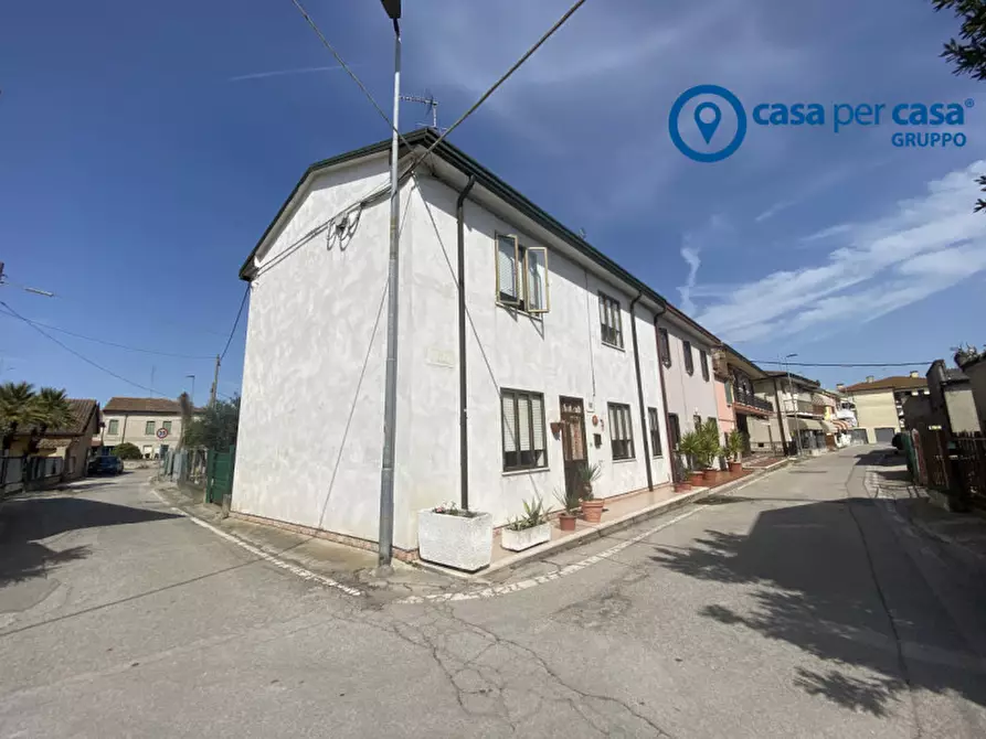 Immagine 48 di Casa bifamiliare in vendita  in Via Ugo Foscolo a Porto Viro