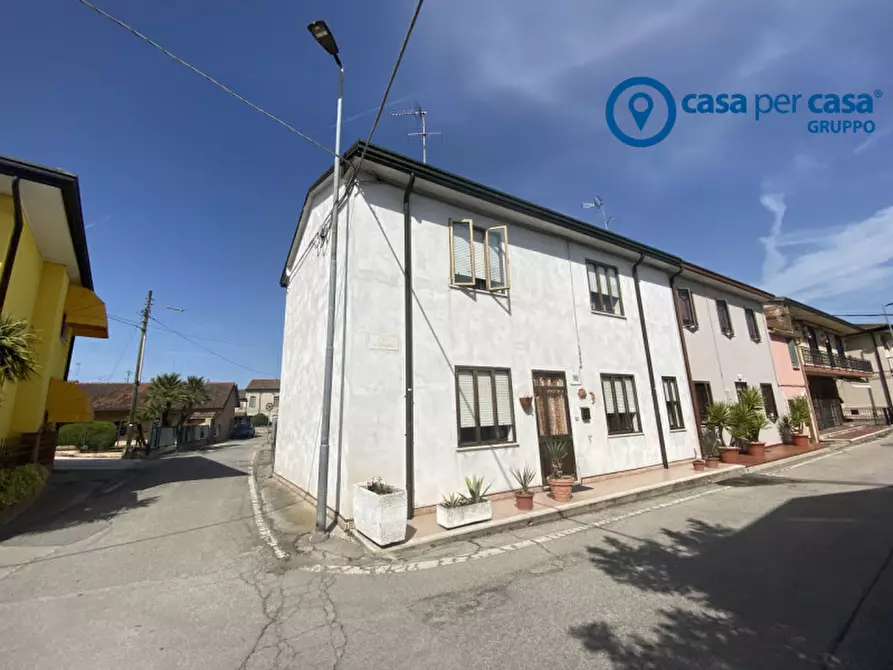 Immagine 50 di Casa bifamiliare in vendita  in Via Ugo Foscolo a Porto Viro