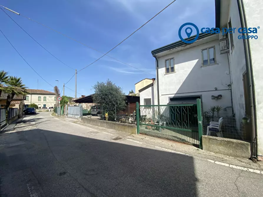 Immagine 51 di Casa bifamiliare in vendita  in Via Ugo Foscolo a Porto Viro