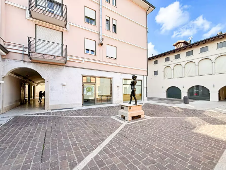 Immagine 2 di Attività commerciale in affitto  in Piazza Giorgione a Castelfranco Veneto