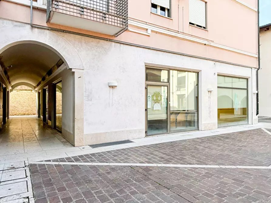 Immagine 3 di Attività commerciale in affitto  in Piazza Giorgione a Castelfranco Veneto