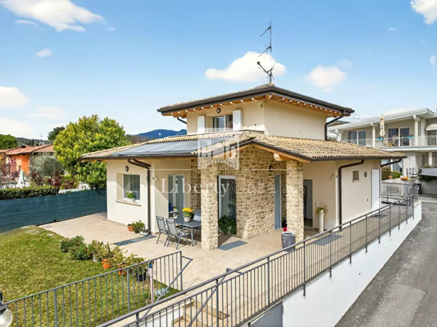 Immagine 2 di Villa in vendita  in Via Umberto Zerneri a San Felice Del Benaco