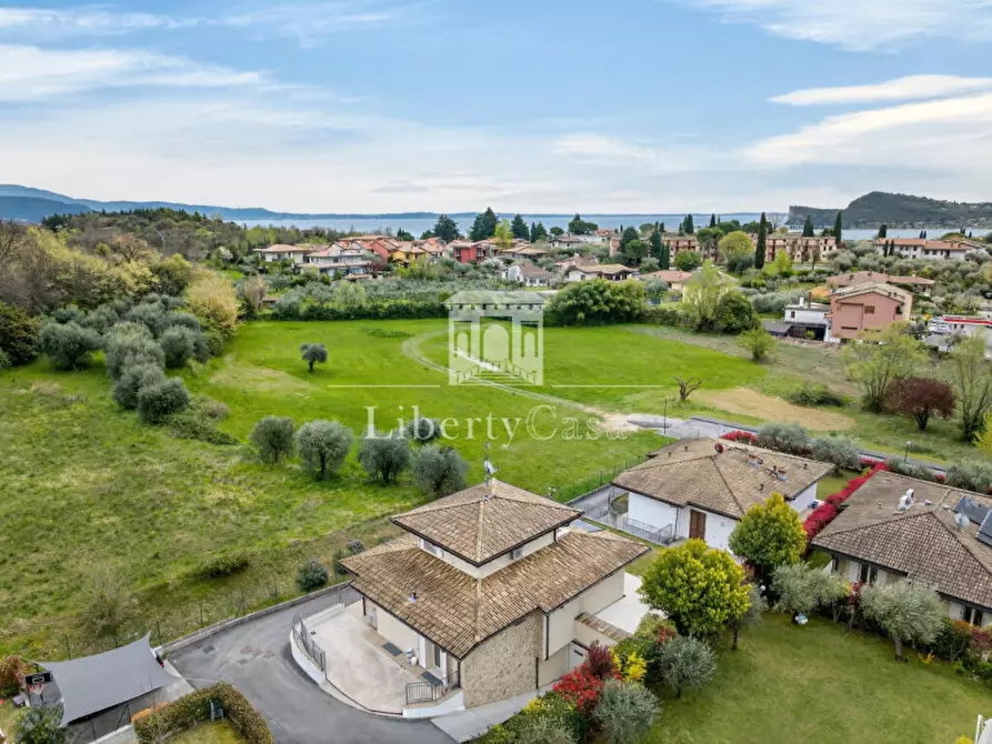 Immagine 2 di Villa in vendita  in Via Umberto Zerneri a San Felice Del Benaco