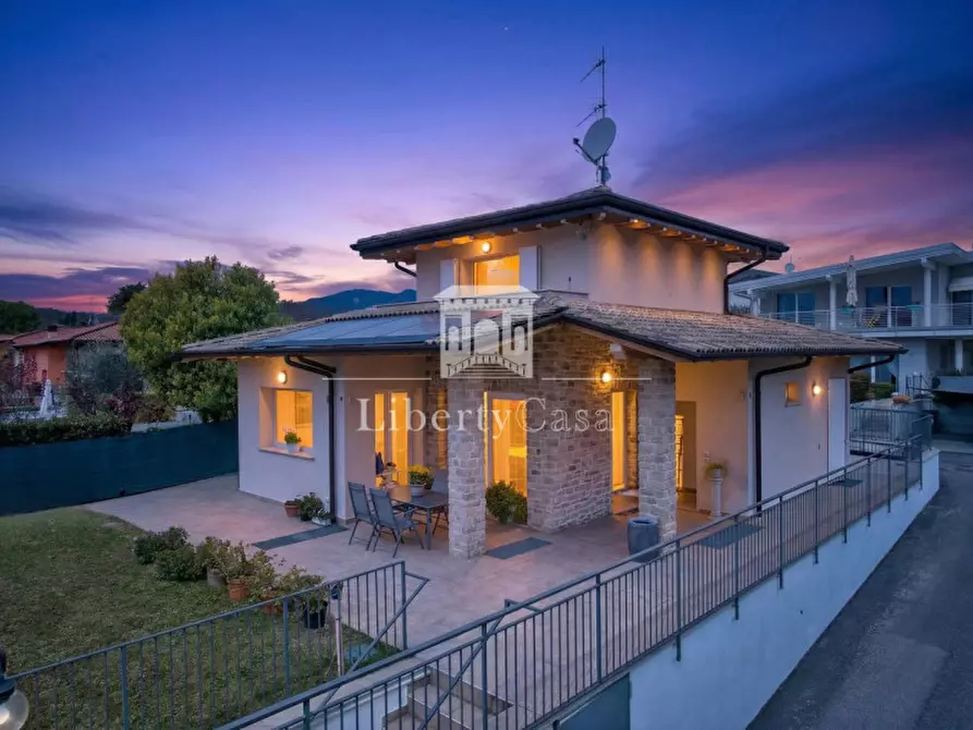 Immagine 3 di Villa in vendita  in Via Umberto Zerneri a San Felice Del Benaco